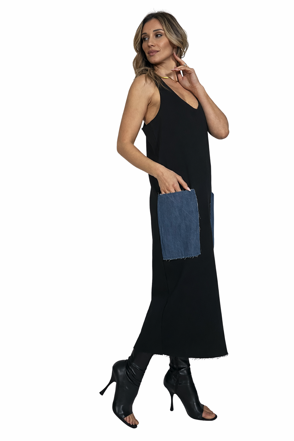 Vestido de mujer coral con bolsillos de tela vaquera
